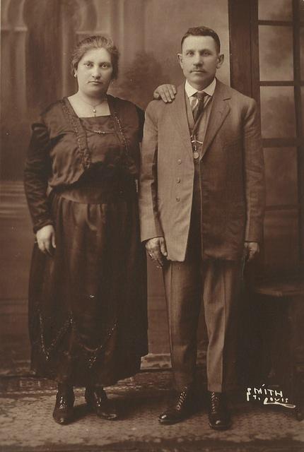 Arky Parkansky and wife Dorothy (Devorah) Amos, front