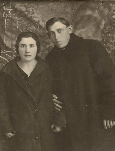 Chana Goldin and Luzer Levy wedding portrait (front)