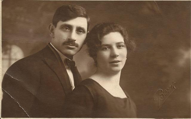 Zalman and Rochelle Choikhit. Jan 1, 1922 (front)