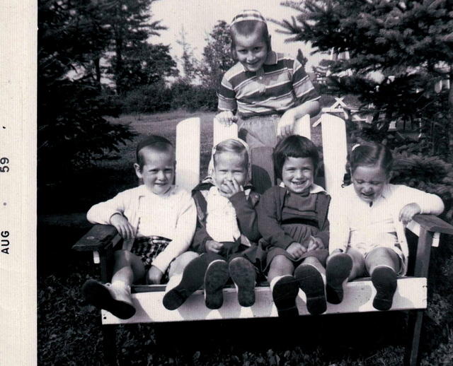 Standing Heshy Frieder, L to R: Moshe Sanel, Raizy Meyer Fisher, Epstein ?, and Chani Brody - Aug 1959