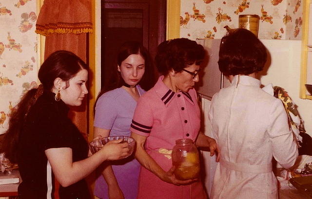 Roni Cohn Belson, Linda Clutz Cohn, Thelma Hecht Clutz Magariel, Marcia Tropp, 2nd Seder at the home of L&L Cohn