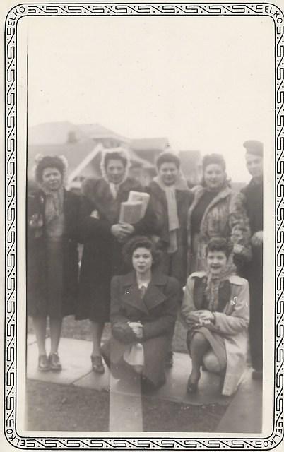 Fannie Cohn Cohen, Esther Baellow Wolfson, Eva Cohn Tulchinsky, Marietta Ritz Cohn, Louis, Cohn.  Kneeling:  Hike Cohn Schulman, Bertie Cohn Levin. 1943