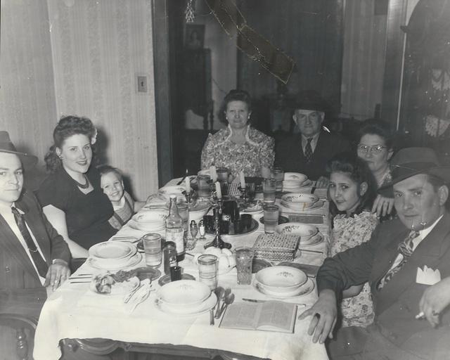 Pesach Passover Seder, Louis & Marietta Ritz Cohn, Alfred, Annie & Morris Ritz, Rebecca & Judith Vulkowitz, Jack Ritz