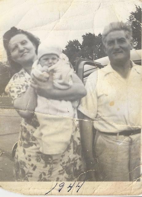 Morris & Annie Plotsky Ritz holding Alfred Volkowitz Elliot, 1944