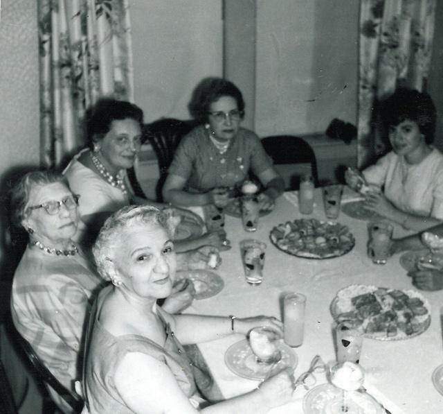 Mildred Galitzky Schulman, center w glasses