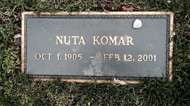 Nuta Komar Headstone