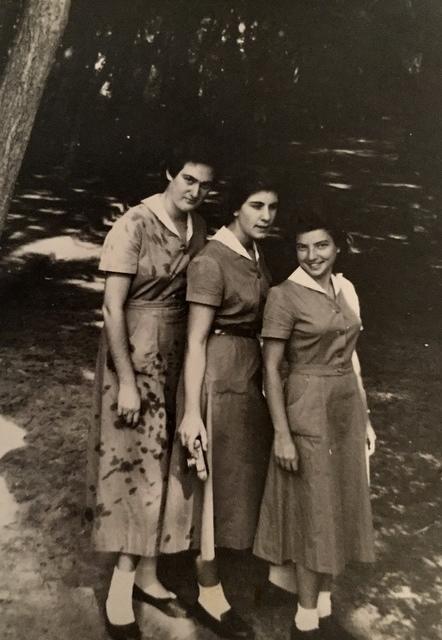 Dahlia Polsky Ganany w friends at Nursing School 1957