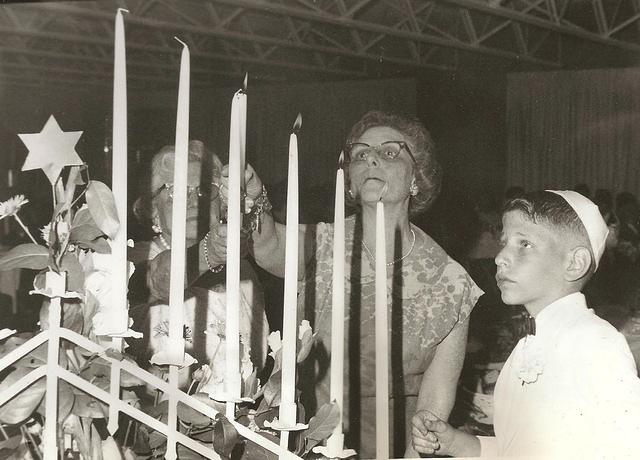 Aunt Edith and Grandma Harris w Joel Levine