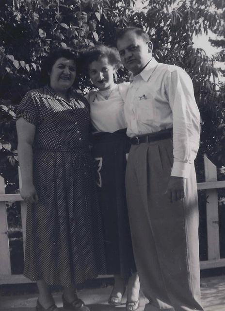 Robert Ribakoff, Dina Gubman Ribakoff, and Goldie Ribakoff Gurvitz, 1950