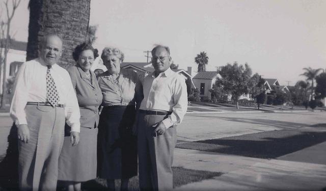 Pete Paul Cohn, Rose Karosen Cohn, and Rissel Cohn Ribakoff and David Ribakoff, 1950