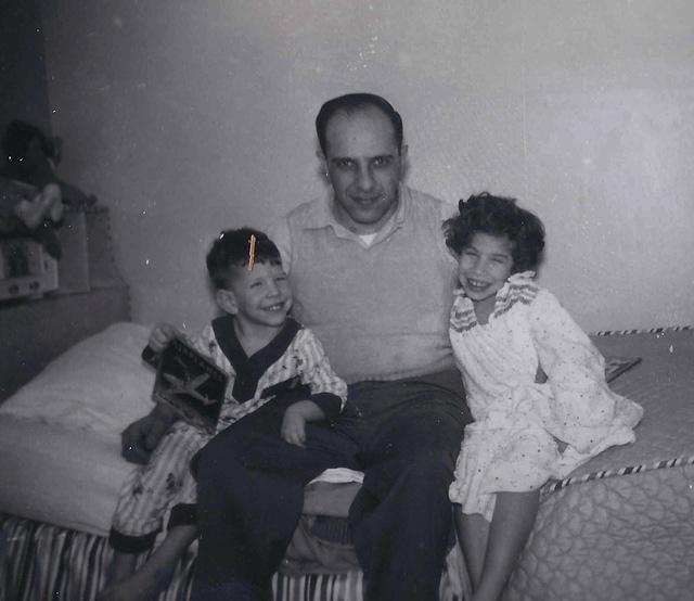 Arnold Levine w Joel and Sherry Levine Krug, 1956