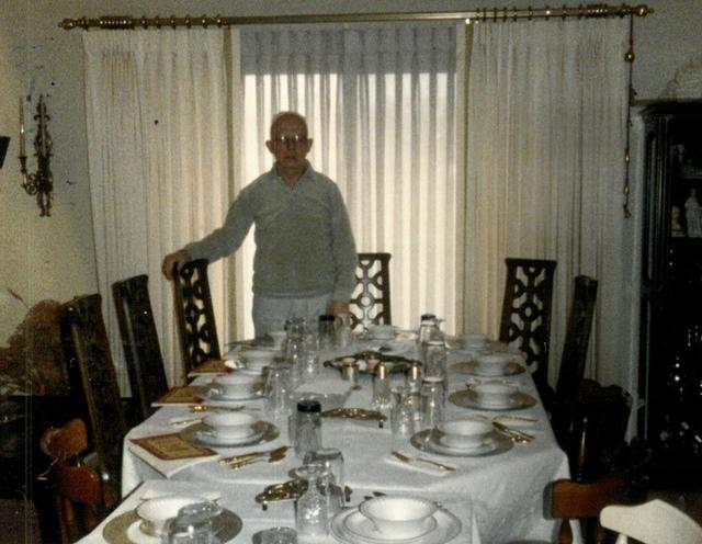 1987 Pessach Passover Seder - at the home of Joe and Thelma Hecht Magariel