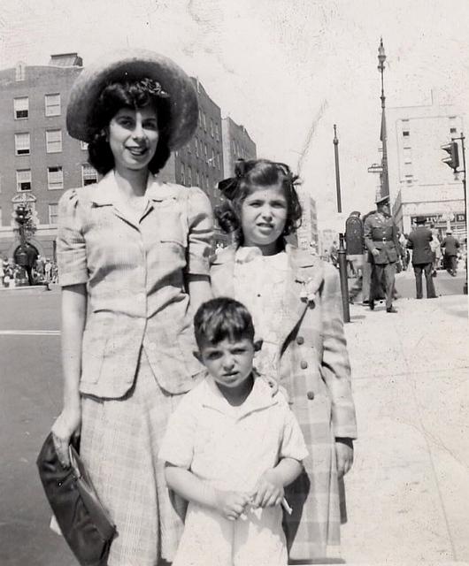 5-30-1942 - Claire, Sandra, Paley - front