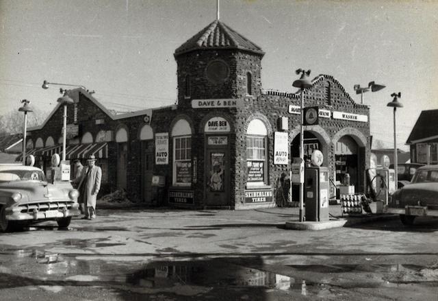 Dave David Steinlauf, Gas station