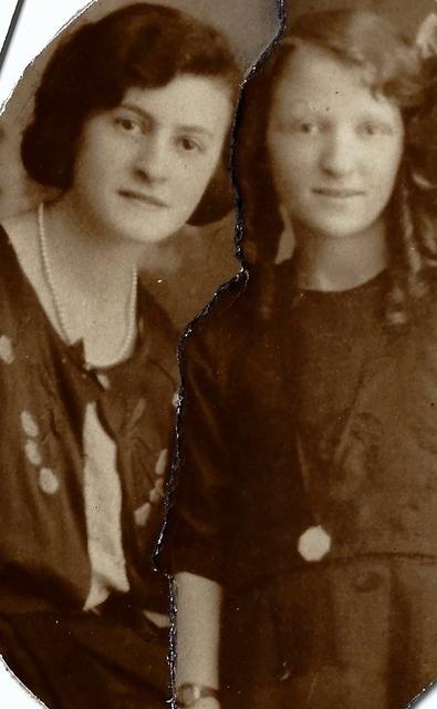 Sisters, Sarah Steinlauf Schuman and Anne Steinlauf Moskovitz, 1920's