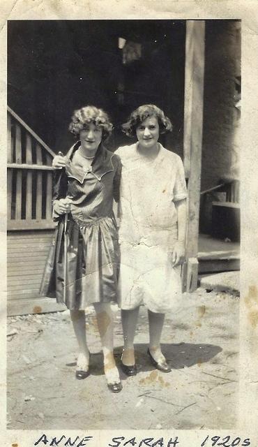 Anna Annie (Chaya) Steinlauf Moscovitz and Sarah Steinlauf Schuman, 1920's