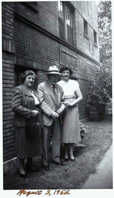 Sarah Steinlauf Schuman, Bernard Steinlauf, Frieda "Fritzi" Schuman Dougoll.  1952.