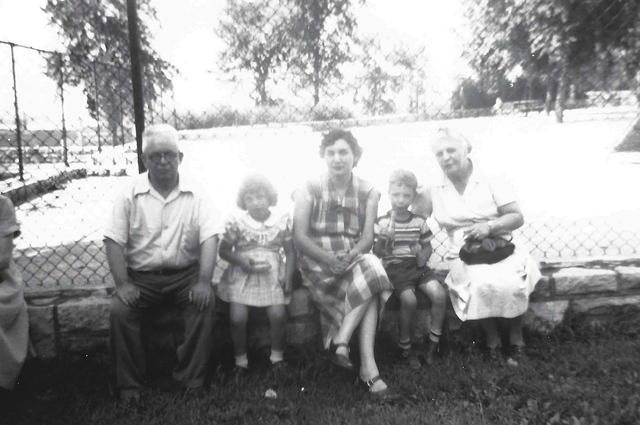 Harry & Ella Clutz on the sides and Edith Markowitz with her kids Susie & Alan in the middle, 1944 (front).  See notes.