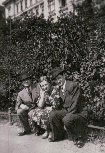 Unknown, Violet Bleier Silvern, Markus Weisz.  Vienna, Austria abt 1935.