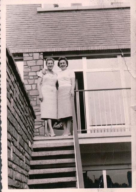 Annie Weiss (on the right) w a friend in the mountains