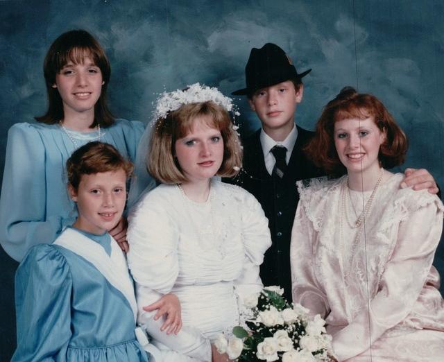 Miriam Weiss Anton, Yitzi Weiss (Back), Naomi Weiss Cohn, Rivka Weiss Goldstein, Rachel Weiss Feit (front)