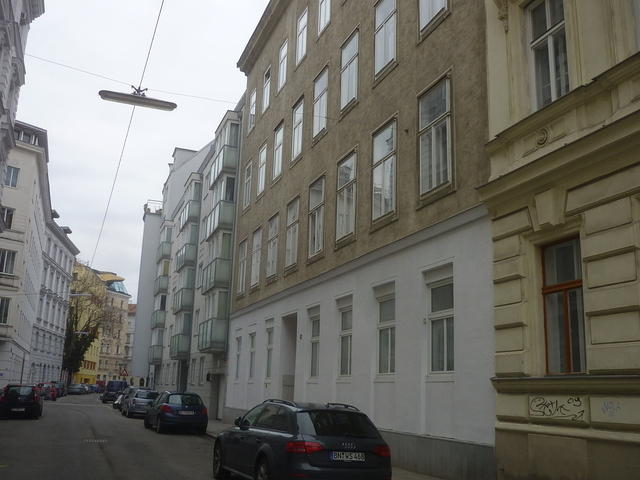 Current facade of where Wiesz Bakery once stood at Franz-Hochedlingergasse 24