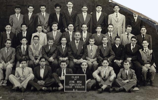 Joe Weiss Torah Vodaath, 1952 (2nd row down, 3rd from the left)