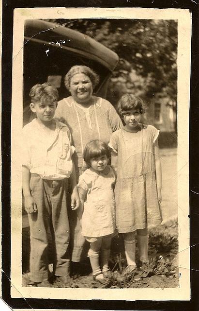 Louis, Miriam Rivkah Schulman Cohn, Eva Cohn Tulchinsky, and Fannie Cohn Cohen, 1936