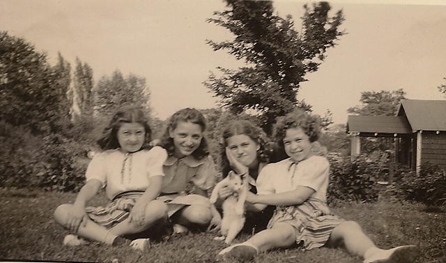 Bertie Cohn Levin, two friends, and Hike Cohn Schulman w friends, July 1939