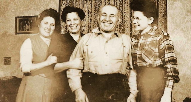 Marietta Ritz Cohn, Esther Baellow Wolfson, Abe Cohn, Eva Cohn Tulchinsky, Jan 23, 1946