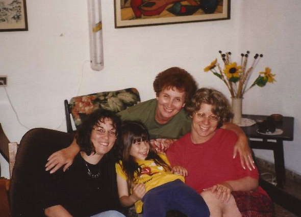 Dahlia Polsky Ganani's family with Laura Breitberg