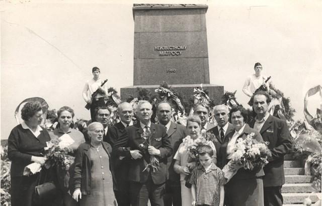 Roza Reizl Shatajko Komar center holding flowers and Nuta Komar on her right in suit and tie. See notes.