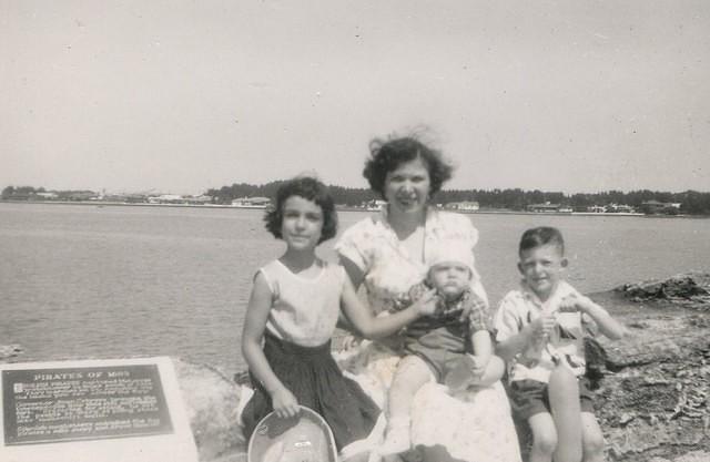 Fannie Cohn Cohen w/ her 3 children, Libby, Harvey (on her lap) and Marvin