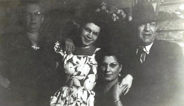 Bala Komar Baellow, Eva Cohn Tulchinsky, Esther Baellow Wolfson, and Morris Baellow, Nov 9, 1945