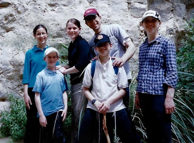 Ahuva, Shoshana, Menachem, Yeshayahu, Zev, Nava. Ein Gedi, Pessach 2005