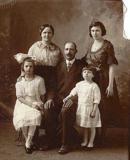 Abe (Abba Aba) and Minnie Kamar (Komar) Family.  Betty Kamar Silverman on the right.  Ida "Geri" Halper seated on the left.  Jennie Kamar standing in the front right. Minneapolis, Minnesota, MN