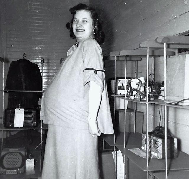 Bertie Cohn Levin pregnant with Leslie 1952