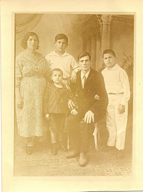 Shlema, Chaim (tallest), Meir (youngest), Shaya, and Yerachmiel Milye Balaban in Odessa. April 13, 1937 (front)