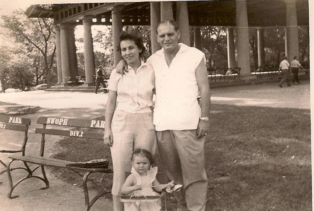 Thelma & Ted w Linda at Swope Park, 1953