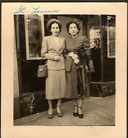 Thelma Hecht Clutz & Naomi Hecht Pelofksy in St. Louis, MO