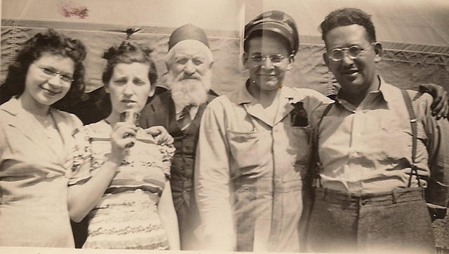 Eva Cohn Tulchinsky, Sylvia Kershenbaum Baellow, Kolman Baellow, Louis Cohn, and Morris Wolfson, May 20, 1939