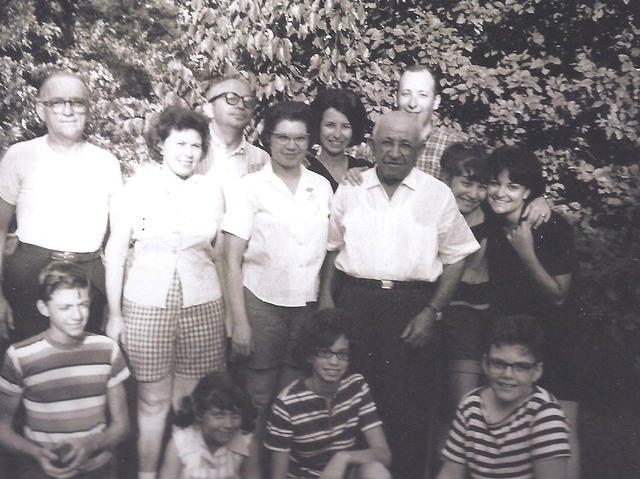 Sammy, Fannie, Morris, Eva, Judy Udell, Abe, Howie Udell, Linda and Libbi.  Front Row:  Marvin, Karen, Bari, and Harvey