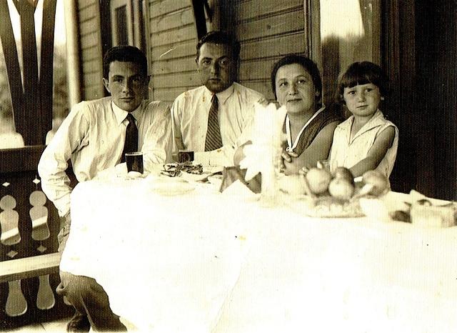 Friend, Maurice (Moszka/Moshe), Rywki (Regina) Kerchinska, and Eugene Gene Hersh