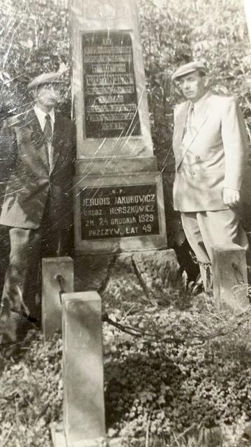 Henry (Henryk) and Max (Meyer) Herszkowicz at the grave headstone of Idesa Judith Hershkowitz Jakubowicz