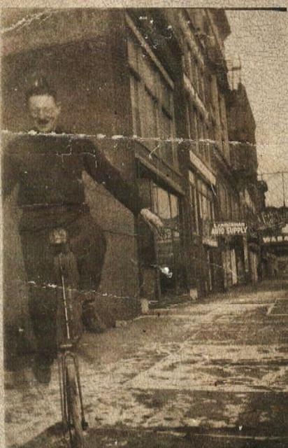 Maurice Steinlauf on unicycle bike