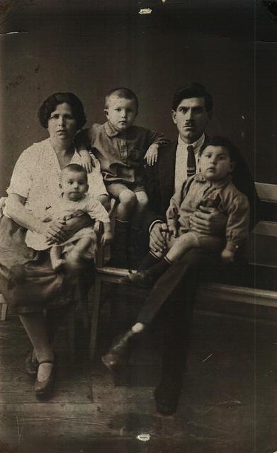 Shlema w Yerachmiel/Milye on her lap, Chaim, and Shaya Balaban with Meir on his lap (front)