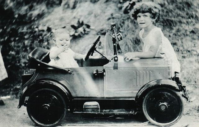 Anne & Goldie Portnoy,  July 1926.  Traveling photographer.