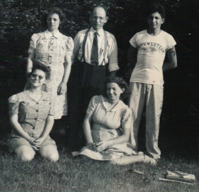 Esther, Max, Anna, Goldie Portnoy and Leon Baellow.  July 4, 1944. Jackson Park.JPG