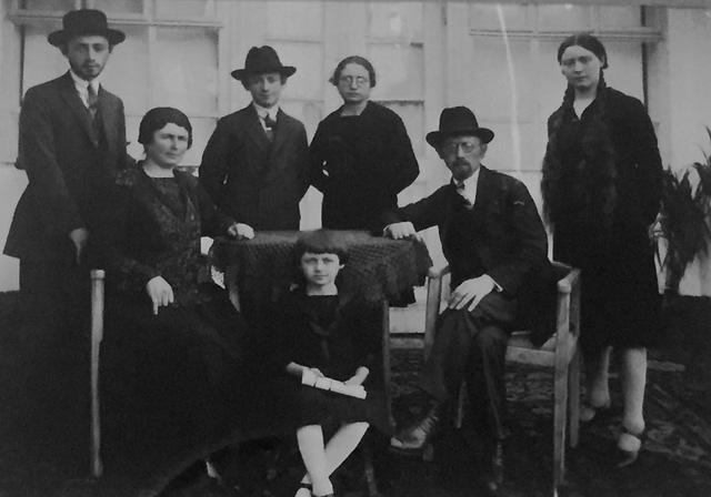 Bleier Family: Avraham, Rivka Weinblum Bleier, Yitzchak, Rosza, Naftali Mordechai Laib Markus, Serena Bleier Bunzel, seated: Violet Bimbi Ibby Bleier Silvern.  Senta, Yugoslavia. Abt 1927.  See notes.