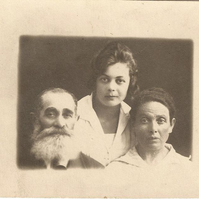 Clara Schulman w her parents Yaakov Michel & Brana